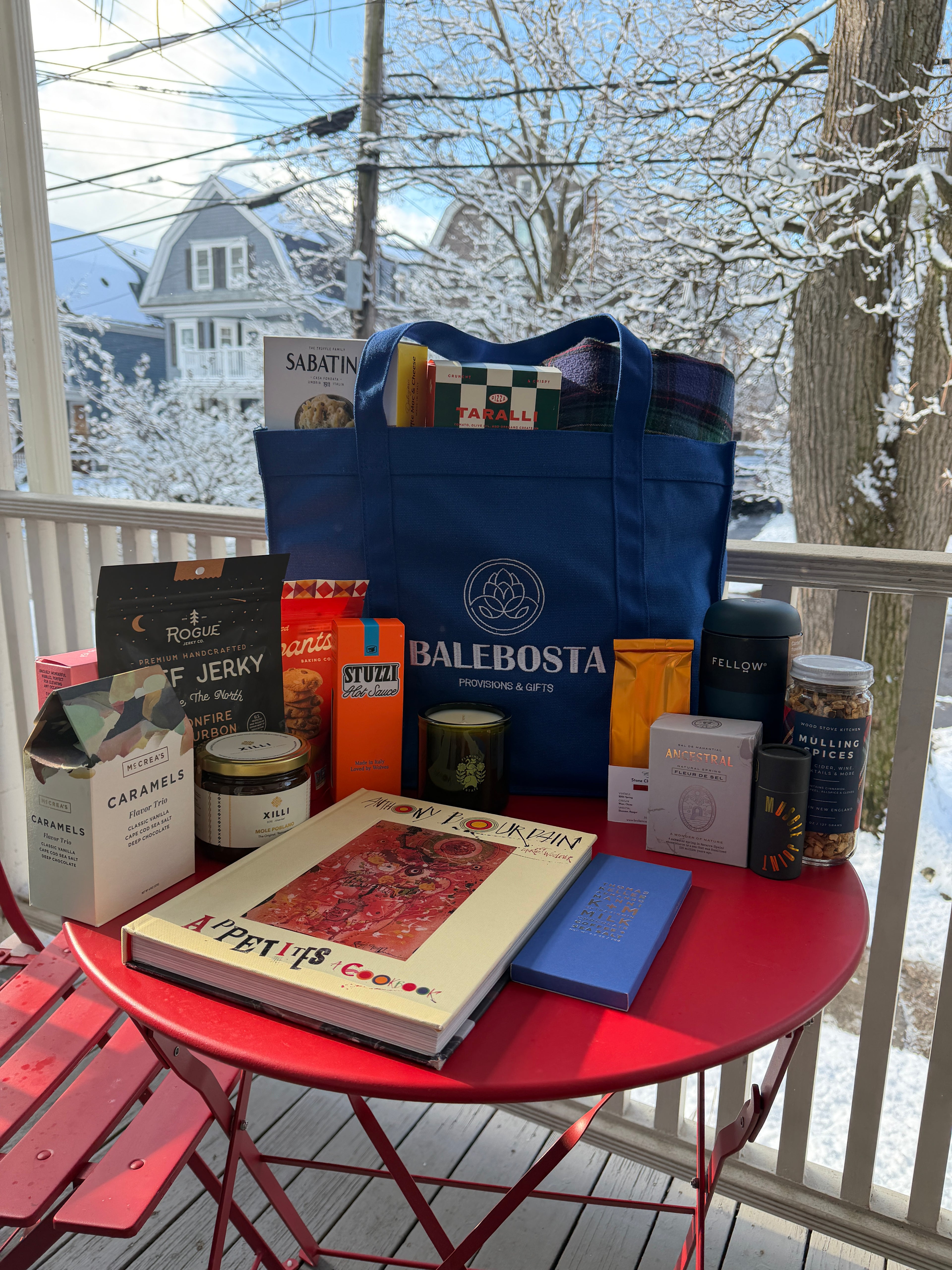 Cozy winter gift box with tea, cookies, luxury scented candle, blanket and a Fellow tumbler by BALEBOSTA