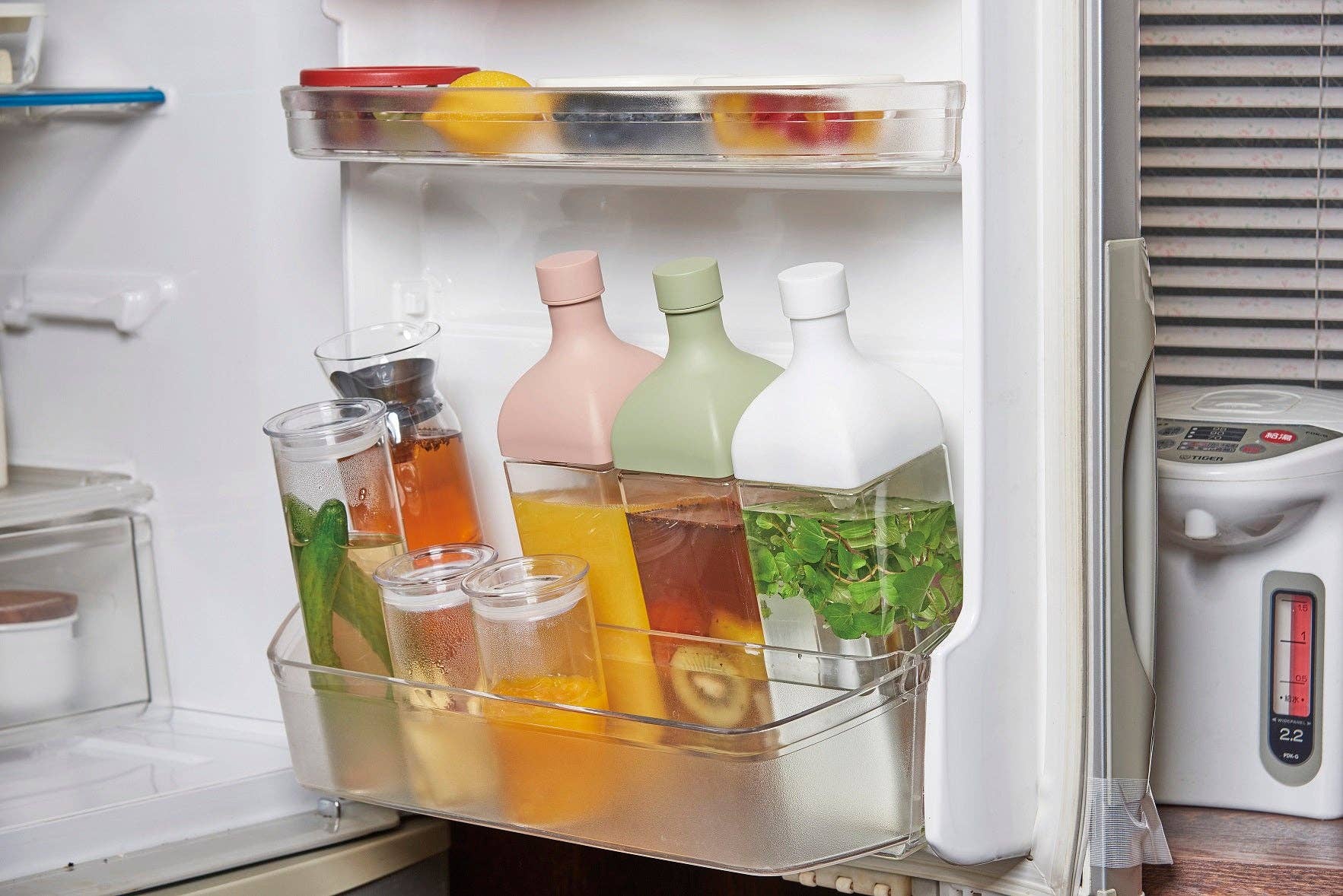 "Ka-Ku" Cold Brew Tea Bottle by HARIO