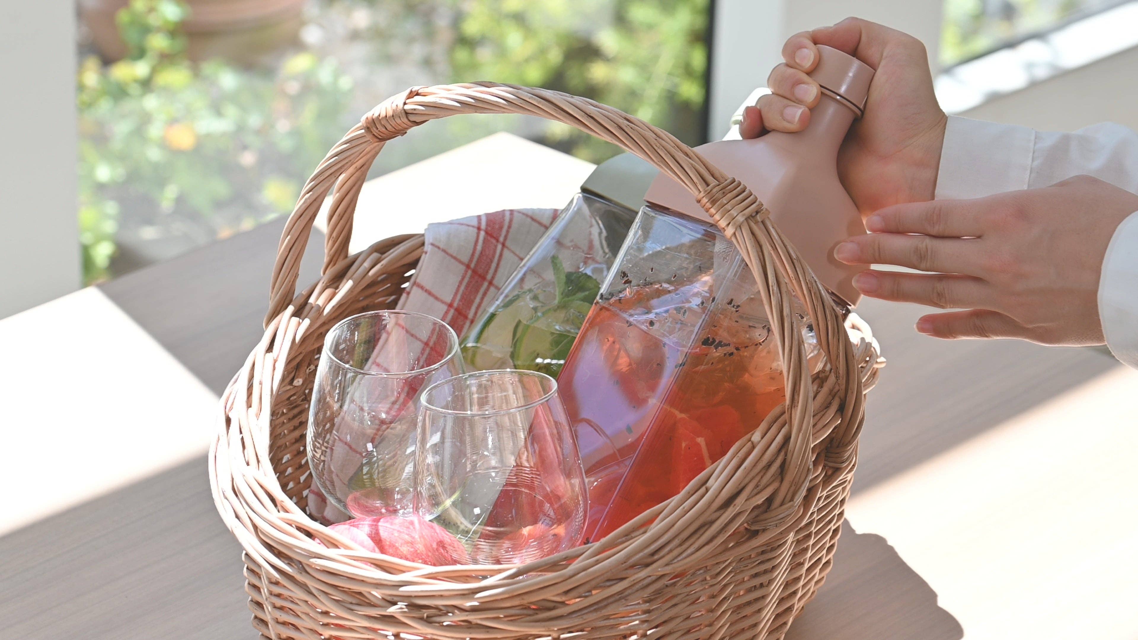 "Ka-Ku" Cold Brew Tea Bottle by HARIO