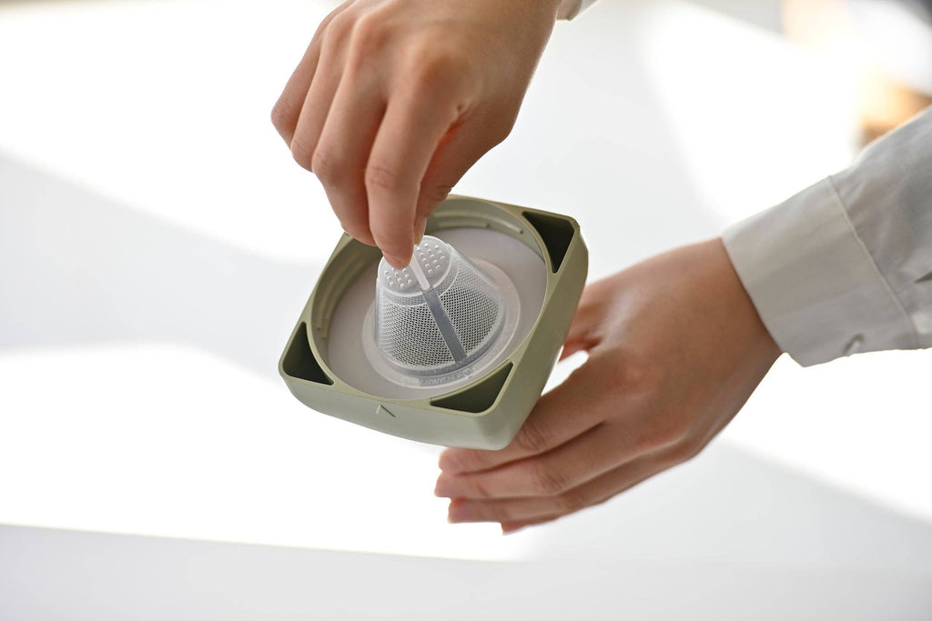 "Ka-Ku" Cold Brew Tea Bottle by HARIO